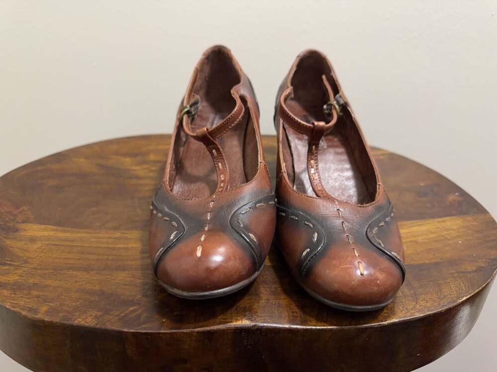 Pikolinos Spanish Design Brown Leather T-Strap Mary Jane Heels B4